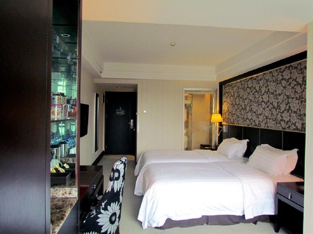 Zhaorui International Hotel อู่ฮั่น ภายนอก รูปภาพ