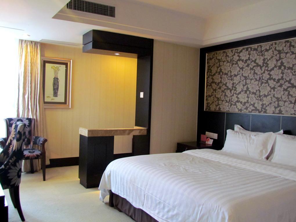 Zhaorui International Hotel อู่ฮั่น ภายนอก รูปภาพ