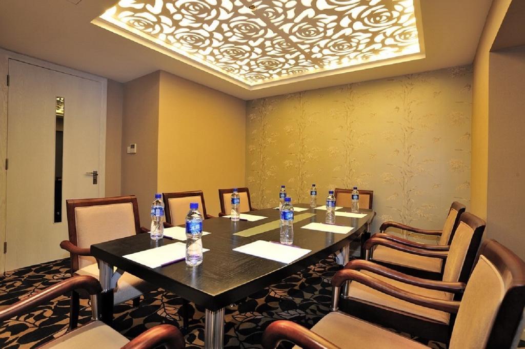 Zhaorui International Hotel อู่ฮั่น ภายนอก รูปภาพ