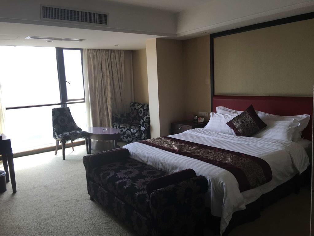 Zhaorui International Hotel อู่ฮั่น ภายนอก รูปภาพ
