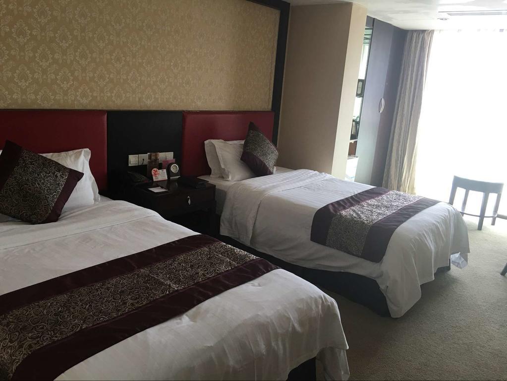 Zhaorui International Hotel อู่ฮั่น ภายนอก รูปภาพ
