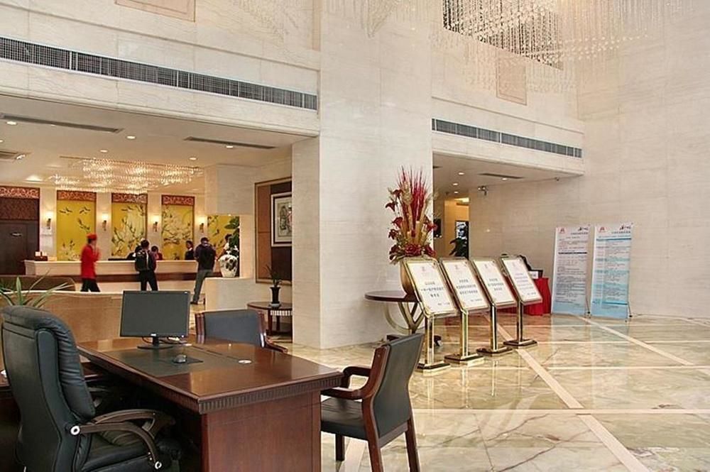 Zhaorui International Hotel อู่ฮั่น ภายนอก รูปภาพ