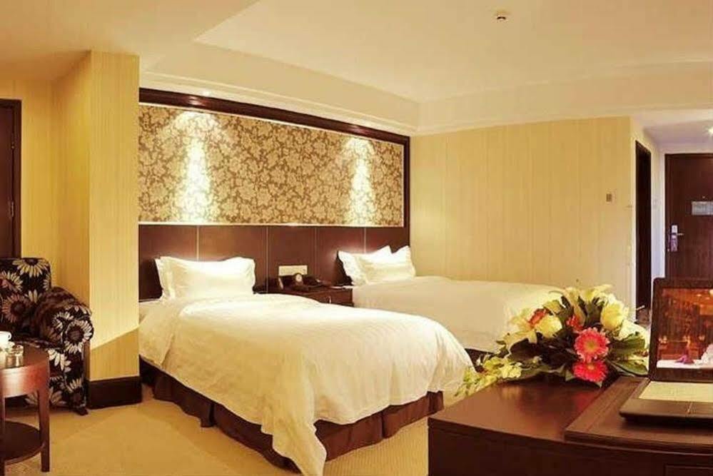Zhaorui International Hotel อู่ฮั่น ภายนอก รูปภาพ