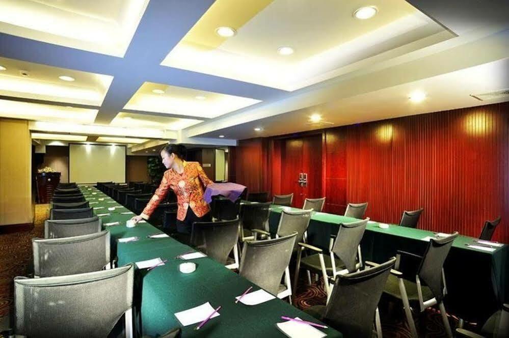 Zhaorui International Hotel อู่ฮั่น ภายนอก รูปภาพ