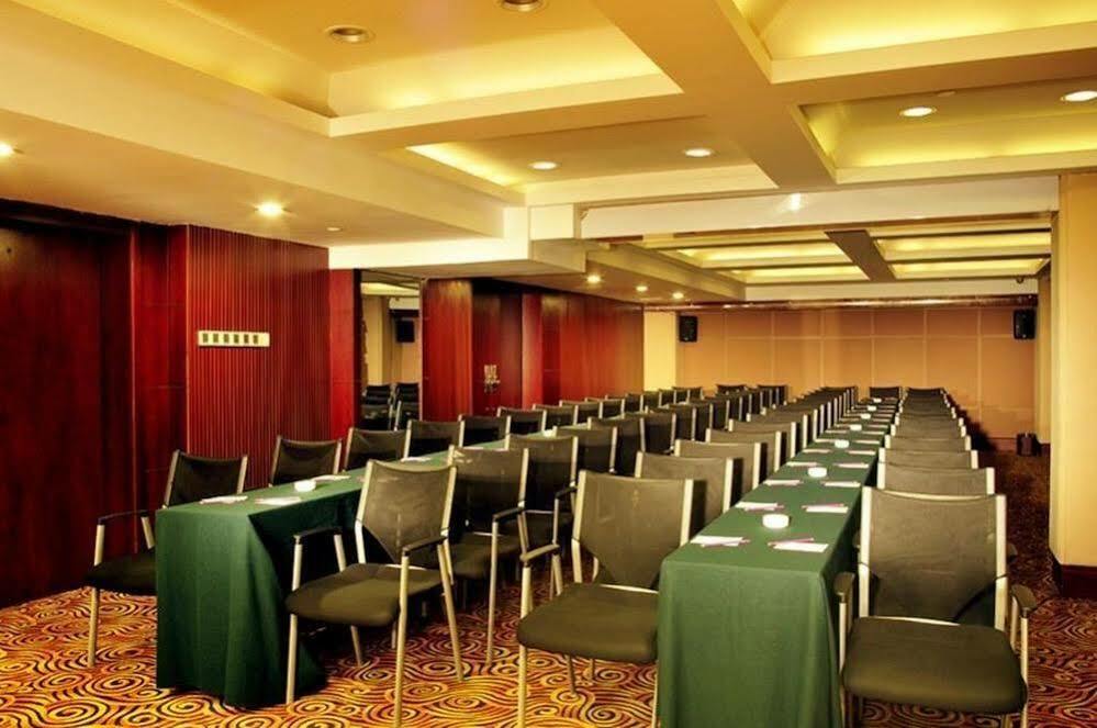 Zhaorui International Hotel อู่ฮั่น ภายนอก รูปภาพ