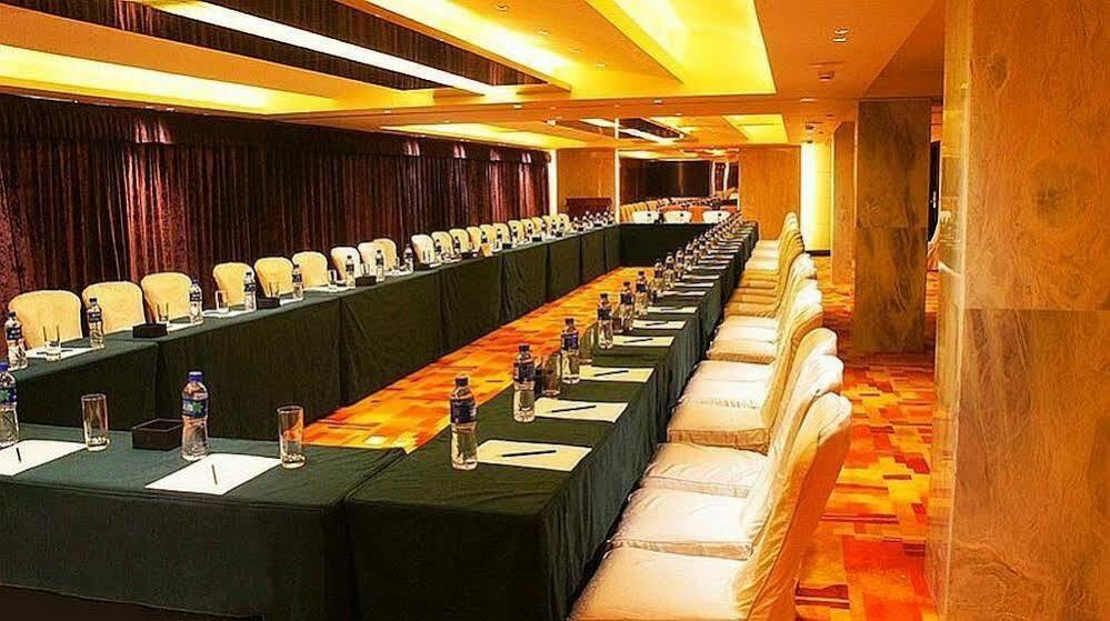 Zhaorui International Hotel อู่ฮั่น ภายนอก รูปภาพ